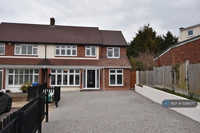 4 Bedroom Semi-Detached House To Rent In Beverley Gardens, Hornchurch, RM11