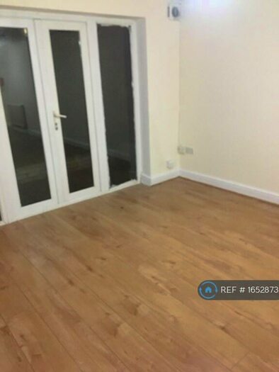 2 Bedroom Flat To Rent In Portland Road, London, SE25
