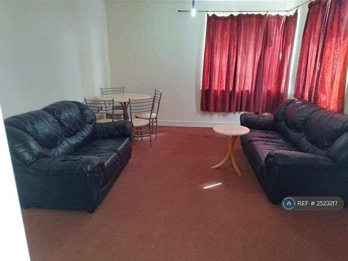 2 Bedroom Flat To Rent In Spectrum Tower, Ilford, IG1