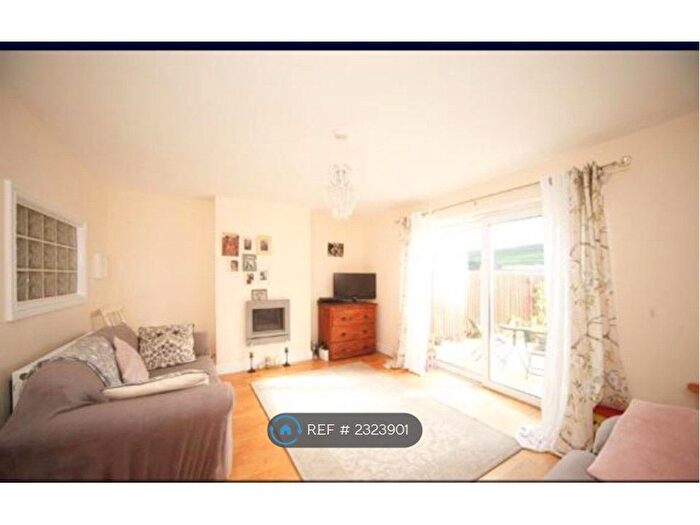 3 Bedroom Terraced House To Rent In Farm View, Taunton, TA2