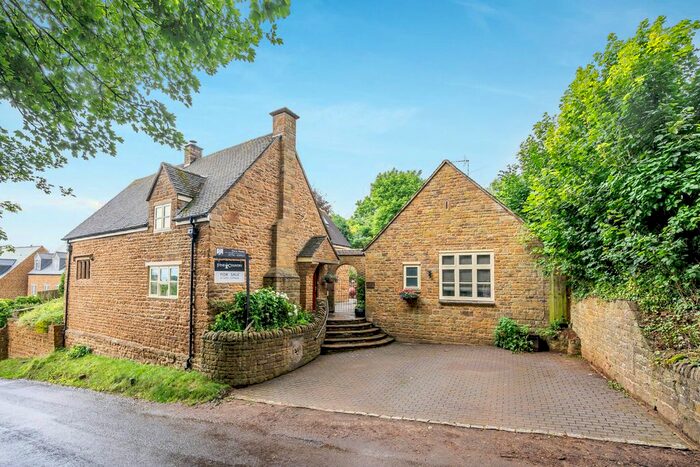 4 Bedroom Detached House For Sale In Millers Lane, Banbury, OX15