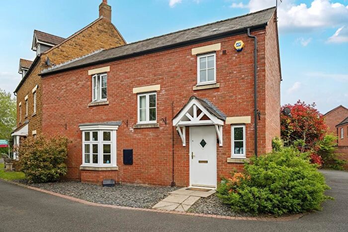 3 Bedroom Semi Detached House For Sale In Banbury, Oxfordshire, OX16