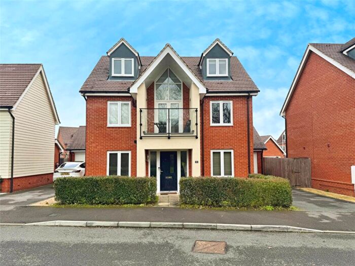 4 Bedroom Detached House For Sale In Hawthorn Crescent, Woodley, Reading, RG5