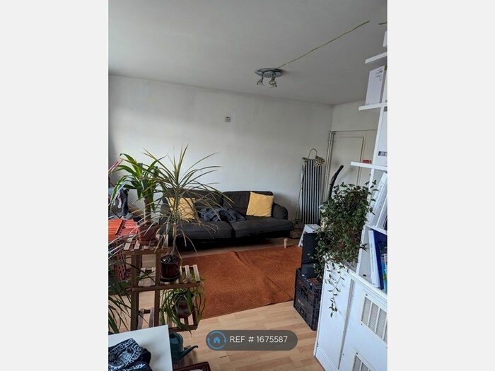 2 Bedroom Flat To Rent In William Brown Court, London, SE27