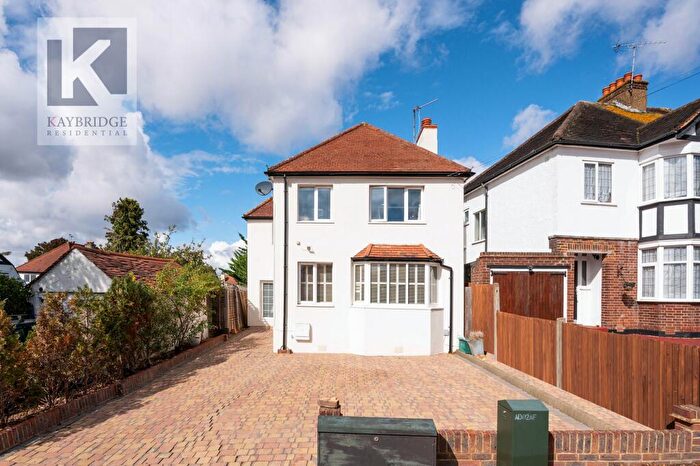 4 Bedroom Detached House For Sale In Waverley Road, Epsom, KT17