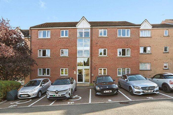 2 Bedroom Flat For Sale In Fieldmoor Lodge, Pudsey, LS28