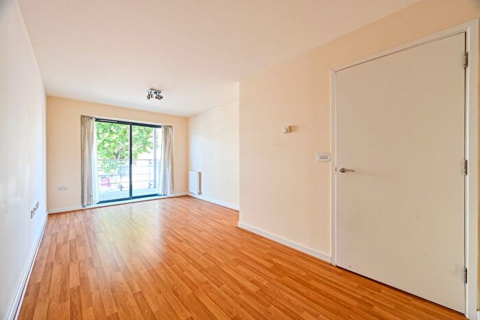 1 Bedroom Flat To Rent In Heath Place, Bow, London, E3