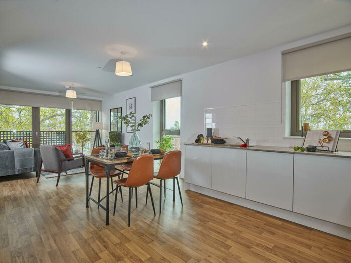 2 Bedroom Apartment To Rent In Seven Sisters London, N15