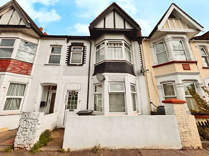 2 Bedroom Flat To Rent In Westborough Road, Westcliff-On-Sea, SS0