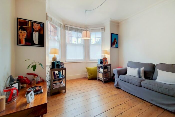 2 Bedroom Flat To Rent In Arnold Mansions. Queens Club Gardens, West Kensington, W14