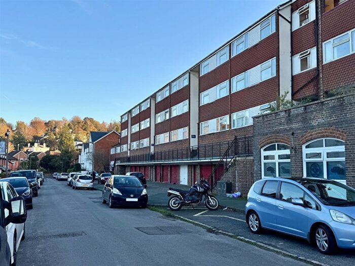 1 Bedroom Flat To Rent In Hampstead Road, Dorking, RH4