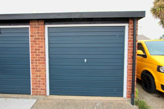 1 Bedroom Flat For Sale In Avington Walk, Thundersley, SS7