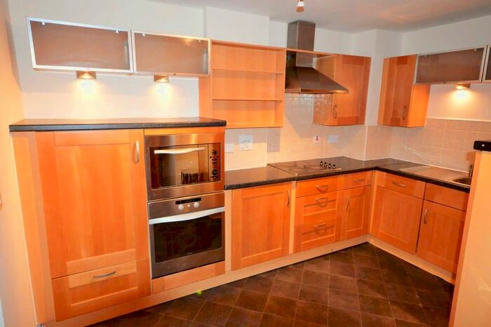 3 Bedroom Flat To Rent In Royal Plaza, Westfield Terrace, Sheffield, S1
