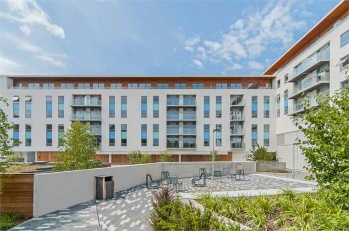 2 Bedroom Flat To Rent In Streatham High Road, London, SW16