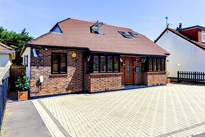 5 Bedroom Detached House For Sale In The Greenway, Ickenham, UB10