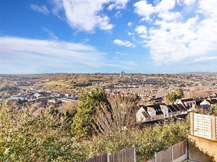 3 Bedroom Link Detached House For Sale In Ward View, Chatham, Kent, ME5