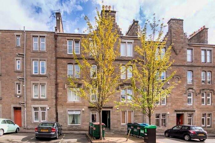 2 Bedroom Flat To Rent In Baldovan Terrace, Dundee, Angus, DD4