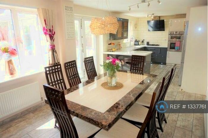 4 Bedroom Detached House To Rent In Broombriggs Road, Leicester, LE3