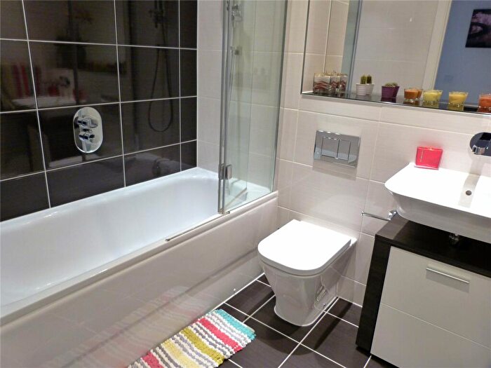 2 Bedroom Apartment To Rent In Cygnet House, Drake Way, Reading, Berkshire, RG2