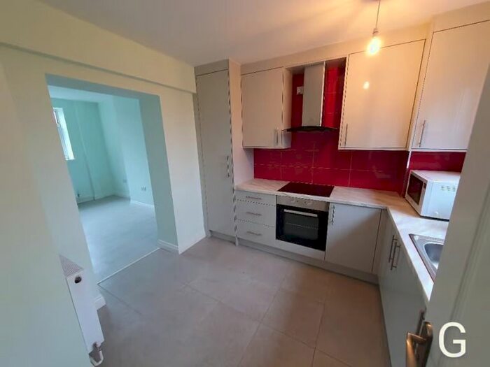 Studio To Rent In London Road, Mitcham, CR4