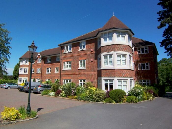 2 Bedroom Apartment To Rent In Woking, GU21
