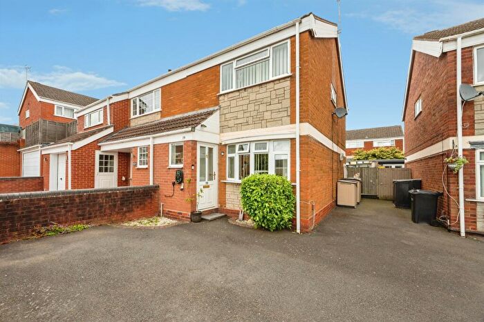3 Bedroom Semi Detached House For Sale In Puxton Drive, Kidderminster, DY11
