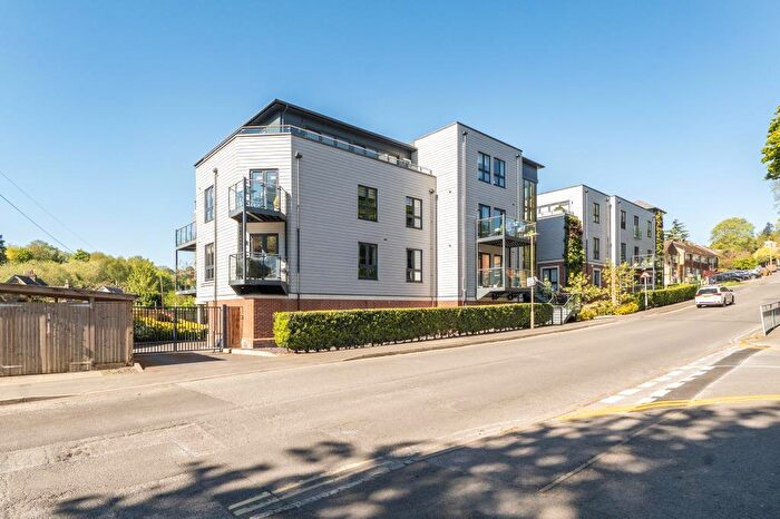 2 Bedroom Flat For Sale In Deanfield Avenue, Henley-On-Thames, RG9