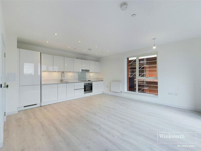 2 Bedroom Flat To Rent In Shearwater Drive, Hendon Waterside, London, NW9