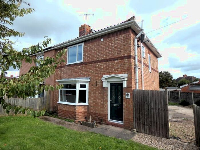 3 Bedroom Semi-Detached House To Rent In York Avenue, Bromsgrove, B61
