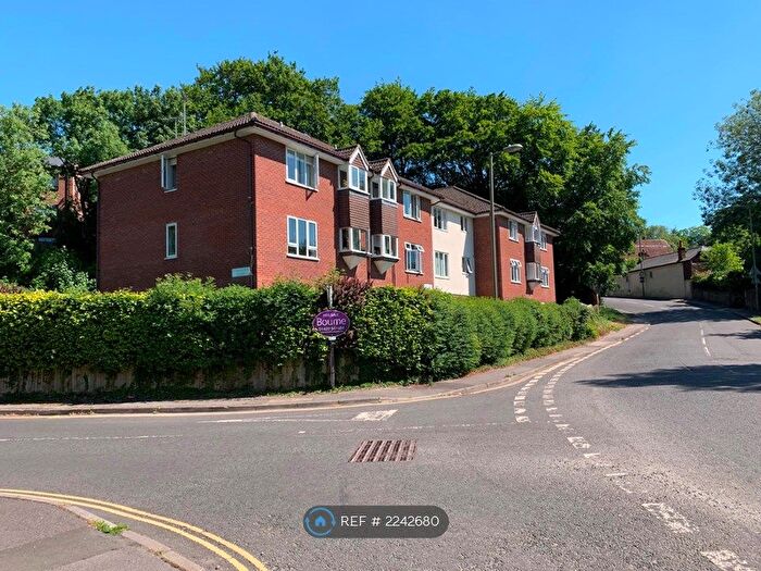 2 Bedroom Flat To Rent In Ferndown Court, Alton, GU34