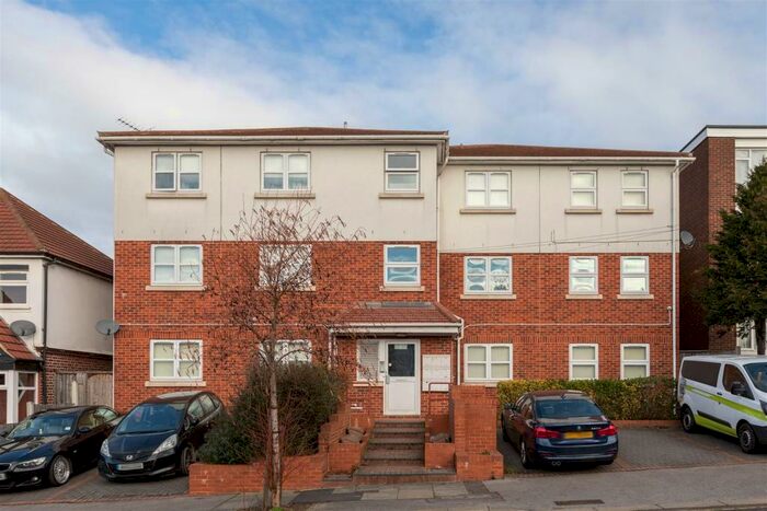 2 Bedroom Flat To Rent In Wanstead Lane, Ilford, IG1