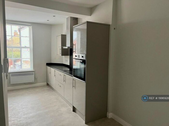 1 Bedroom Flat To Rent In Market Place, Howden, Goole, DN14