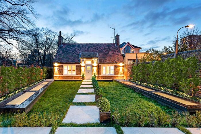 4 Bedroom Detached House To Rent In Margravine Gardens, Barons Court, London, W6