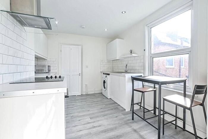1 Bedroom Flat To Rent In Thorpe Road, Walthamstow, E17