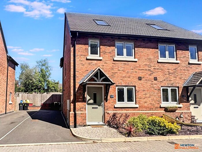 3 Bedroom Semi-Detached House For Sale In Langsmead Place, Coalville, LE67