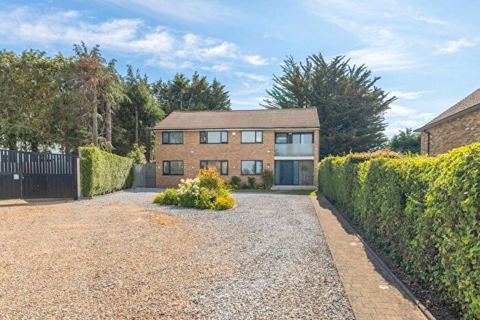 5 Bedroom Detached House For Sale In Broom Hill, Stoke Poges, SL2
