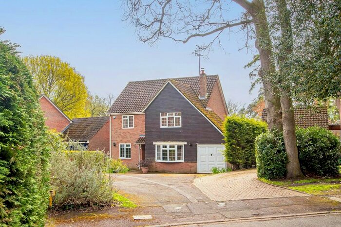 4 Bedroom Detached House For Sale In The Heath, Heath And Reach, Leighton Buzzard, LU7