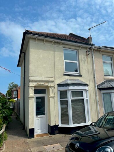 2 Bedroom End Of Terrace House To Rent In Perth Road, Milton, PO4