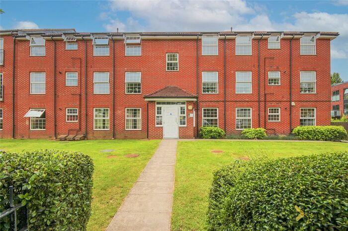 2 Bedroom Apartment To Rent In Bridge Court, Welwyn Garden City, AL7