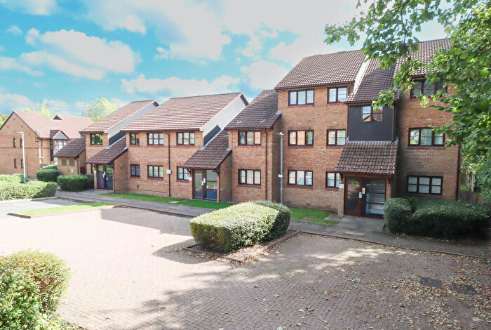 1 Bedroom Flat To Rent In The Larches, St. Albans, Hertfordshire, AL4