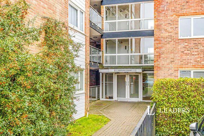 3 Bedroom Flat To Rent In Paddockhall Road, Haywards Heath, RH16