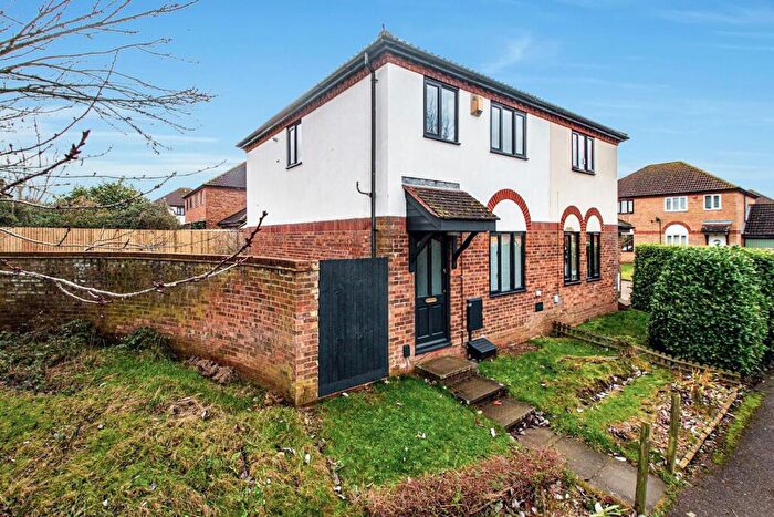 3 Bedroom House To Rent In Studley Knapp, Walnut Tree, Milton Keynes, MK7