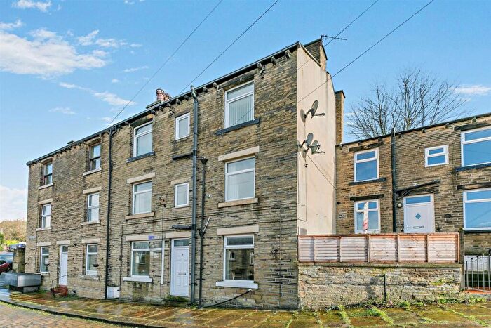 3 Bedroom Terraced House For Sale In Albany Street, Halifax, HX3