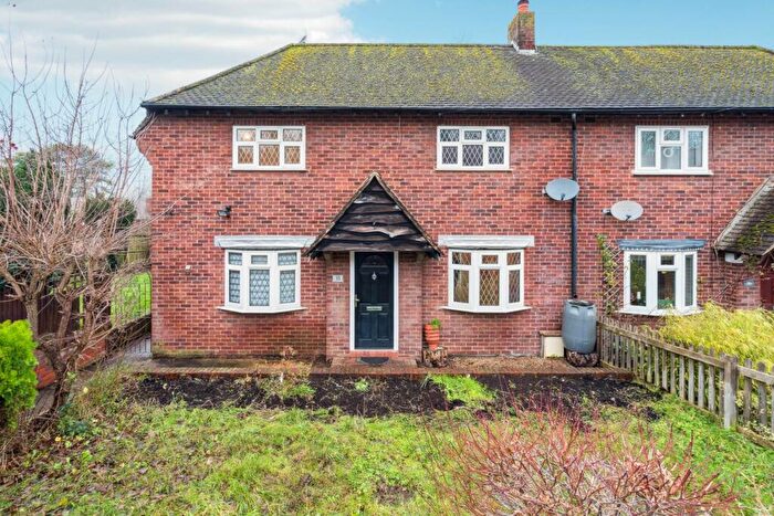 3 Bedroom Semi-Detached House For Sale In Woodland Close, Tring, HP23