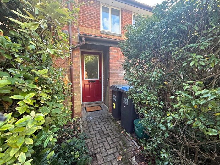 1 Bedroom Maisonette To Rent In Tudor Close, Hatfield, AL10