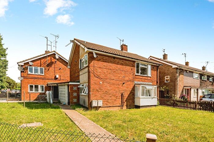 2 Bedroom Maisonette For Sale In Elmhurst Road, Aylesbury, HP20