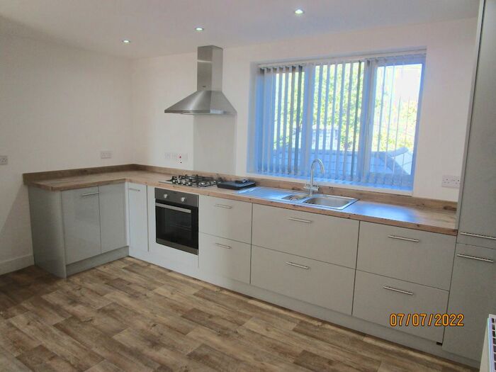 2 Bedroom Flat To Rent In High Street, Amblecote, DY8