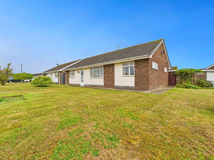 3 Bedroom Bungalow For Sale In Hamble Gardens, Worthing, BN13