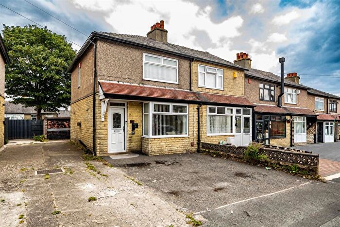 2 Bedroom End Of Terrace House For Sale In Gibraltar Avenue, Halifax, HX1