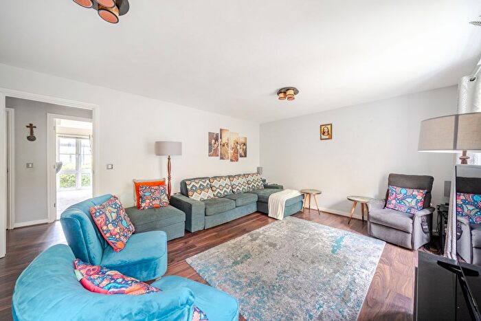 3 Bedroom Flat To Rent In Trevelyan Court, Windsor, SL4